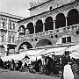 foto inedita (di anonimo) del 1902 di Piazza delle Erbe ripresa ca. da punto ove trovasi oggi la fontana (messa nel 1930) (Gustavo Millozzi)